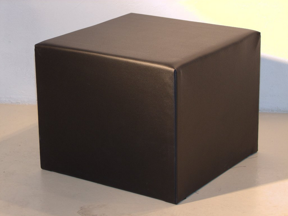 Noleggio Arredi Lounge: Pouf Brescia neri in ecopelle a Milano